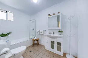 Alpha 8 on Waterson - Airlie Beach - Bagno