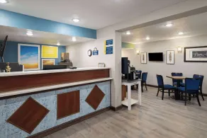 Days Inn & Suites by Wyndham Kokomo - Hall