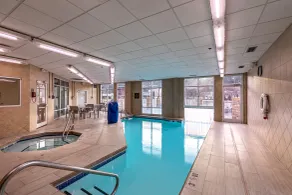 Holiday Inn Express & Suites Asheville Downtown by IHG - Piscina
