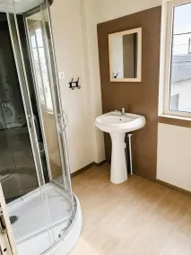 Hostel BaseCamp Bacau - Bathroom