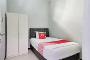 Griya Loka 1 Syariah Near RSUD Dr Kariadi Mitra RedDoorz - Habitación