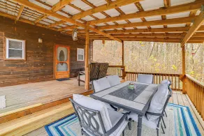 Steps to Kentucky Lake: Cozy Cabin w/ Deck! - Interiör
