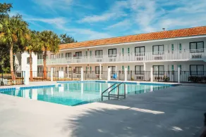 Travelodge by Wyndham Orlando Lake Buena Vista South - Piscine