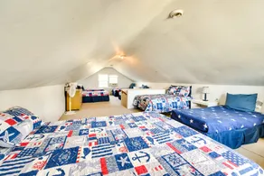 Charming Niantic Vacation Rental: Walk to Beach! - Værelse