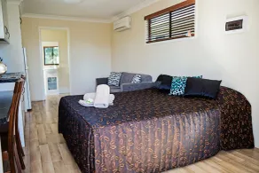 The Gallery Motor Inn - Room