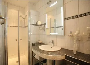 Burg-Hotel & Hostel Cochem - Bathroom