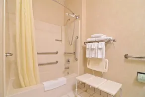 Quality Inn at Collins Road - Cedar Rapids - Salle de bain
