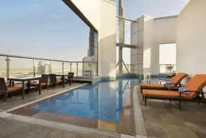 Ramada Abu Dhabi Corniche - Pool