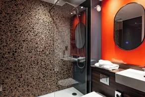 Village Hotel Leeds South - Bathroom