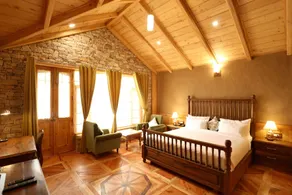ShivAdya Boutique Stay Near Manali Quiet Naggar Side Retreat - Room