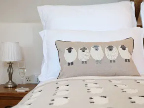 Polly's Bower - Room