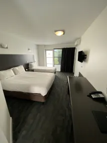 Brighton Hotel Motel - Room