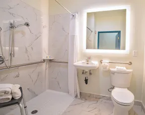 Comfort Inn & Suites Sierra Vista near Ft Huachuca - Salle de bain