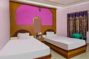 Hotel O C K International - Room