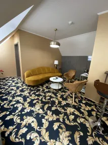 Váralja Home - Reception