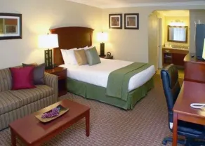 Quality Inn & Suites Santa Cruz Mountains - Chambre