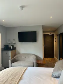 The Three Pickerels  - Habitación