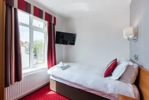 The Queens Hotel - Room