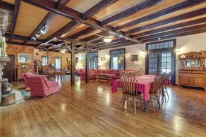 Expansive Eagle Lake Escape w/ Boathouse + Beach - Interni