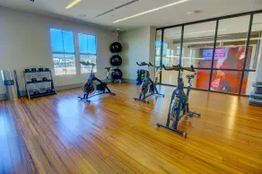 Rooftop Pool-Walk 2 shops-Dining-C4404 - Fitnessbereich