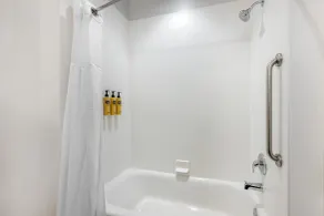 Best Western Plus The Hammondsport Hotel - Bathroom