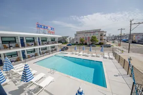 Seaport Inn - Pool