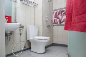 RedDoorz Plus near Asia Afrika 3 - Bathroom