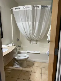 Baymont by Wyndham Boardman - Salle de bain