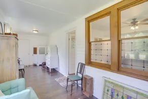 South Haven Farmhouse w/ Fire Pit, 4 Mi to Beach! - Interiör
