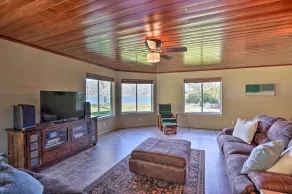 Waterfront Clearlake Retreat w/ Dock & Kayaks - Innenbereich