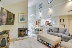 1 Mi to Beach: Sea Colony Condo w/ Balcony! - Intérieur