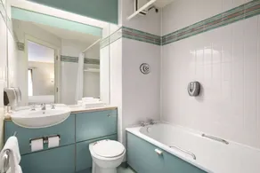 Days Inn Lockerbie - Annandale Water - Bathroom