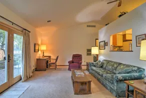 Quintessential Lake George House w/ BBQ & Fire Pit - Innenbereich