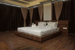 Hotel 3 Leaves Kolhapur - Room