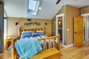 Romantic, Cozy Loft w/ Yard, 5 Miles to Clemson - Interior