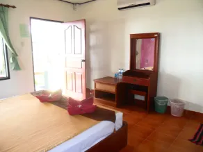 Lanta Palm Beach Resort , Beach Bungalow - Koh Lanta - Badezimmer