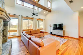 11 Mi to Downtown Denton: Spacious Ranch Retreat - Interiör