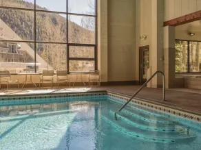 Pines Condominiums 2 Bedroom Apartment by Key to the Rockies - Innenpool