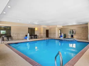 Comfort Suites Lindale - Pool