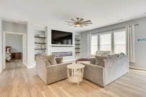 Private Beach & Deck: Bayfront Home in Hayes! - Interiör