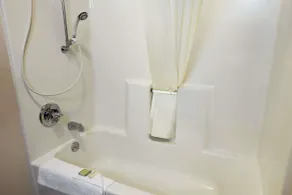 Super 8 by Wyndham Colorado Springs Airport - Salle de bain