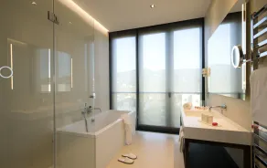 DUPARC Contemporary Suites - Bathroom