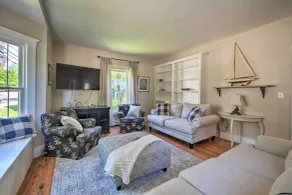 Bright Lake Winnipesaukee Home - Walk to Town - Interni