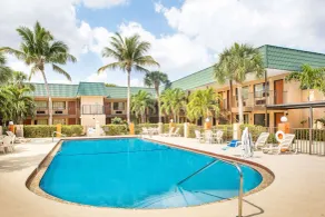 Super 8 by Wyndham North Palm Beach - Piscine