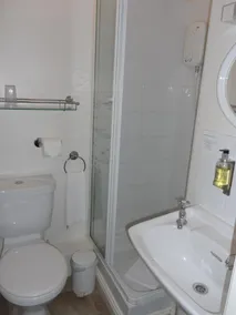 Corinium Hotel & Restaurant - Bathroom