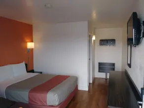 Motel 6-Goodland, KS - Room