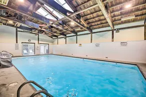 Stowe Condo With Deck and Mountain Views! - Piscina