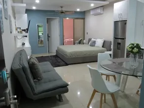 Palmarena Rooms & Residences - Long Stay Comfort with Parking, Sauna, Gym & Pool - Steps from 5th Avenue - Chambre