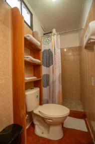 Hostal Nuevo Arenal downtown, private rooms with bathroom - Badeværelse