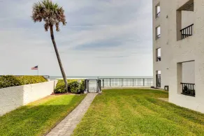 Oceanfront Retreat w/ Beach & Resort Access! - Innenbereich
